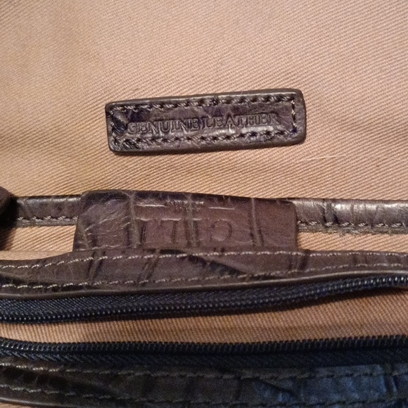 Beautiful GILI dark rich brown crossbody bag. - Picture 3 of 3